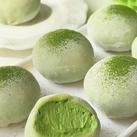 Green Mochi, Mochi Aesthetic, Matcha Snacks, Green Tea Mochi, Matcha Desserts, Matcha Mochi, Green Desserts, Matcha Dessert, Matcha Ice Cream