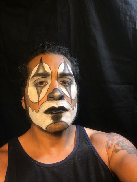 Cholo clown make up by Elvia Olivarria Torres Cholo Clown Makeup Men, Chicano Halloween Makeup, Clown Makeup Chicano, Black And White Clown Makeup Men, Cholo Clown Makeup, Cholo Clown, Men’s Scary Clown Makeup, Chicana Makeup, Guy Face