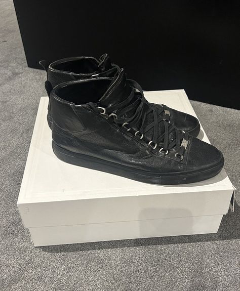 Balenciaga Arena, Balenciaga Sneakers, Youtube Logo, Balenciaga Mens, Men's Footwear, Top Sneakers, Balenciaga, Shoes Mens, Quick Saves