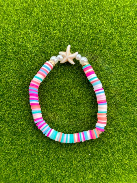 Preppy starfish Clay bead bracelet! Handmade. Clay Bead Bracelet Ideas Lilo And Stitch, Bead Friendship Bracelet Ideas, Beach Clay Bead Bracelet Idea, Clay Bead Bracelet Ideas Preppy, Preppy Clay Bead Bracelets, Bracelet Ideas Clay Beads, Seed Bead Bracelets Diy, Make Clay Beads, Bracelet Business