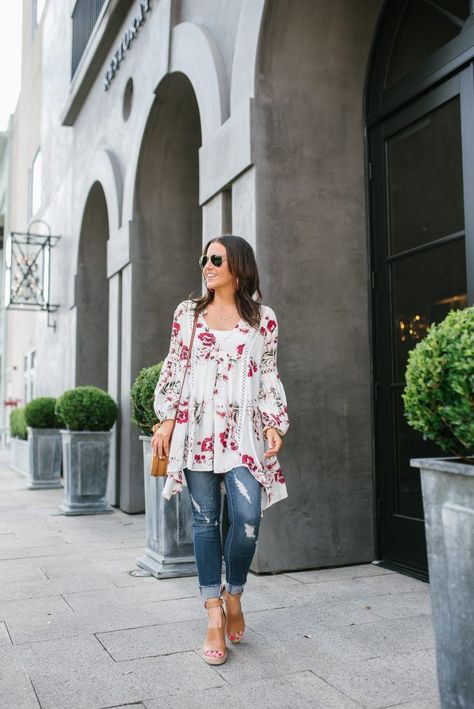 Long Tops With Jeans, Tunic Outfit Ideas, Floral Tunic Outfit, Tunic Outfit Summer, Tunic Tops With Jeans, Tunic Tops Outfit, Stylish Tunic Tops, Tops Outfit, Tunic Outfit