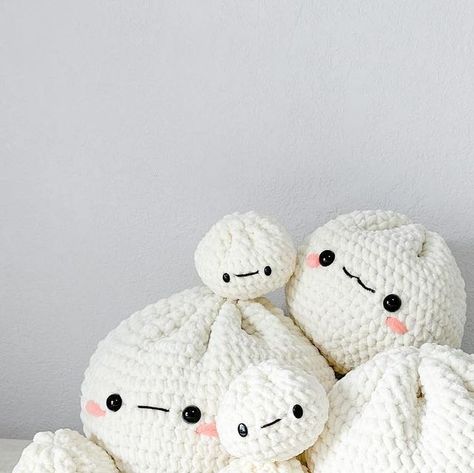 Huge Crochet Animals, Large Crochet Ball Free Pattern, Popular Crochet Plushies, Crochet Big Amigurumi Free Patterns, Giant Crochet Amigurumi, Crochet Bao Dumpling, Crochet White Plushie, Huge Crochet Projects, Crochet Big Amigurumi