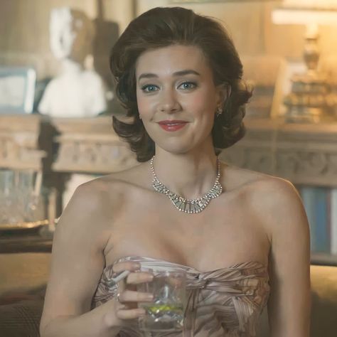 The Crown Margaret, The Crown Princess Margaret, Princess Margaret The Crown, Margaret The Crown, Vanessa Kirby The Crown, Petunia Evans, The Crown Elizabeth, Be My Girlfriend, The Crown Series