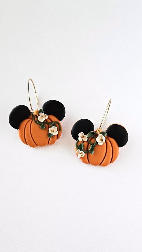 Handmade polymer clay hoop earrings featuring a magical pumpkin design with mouse ears, adorned with botanical flowers, capturing the essence of fall and autumn. Disney Clay Earrings Diy, Pumpkin Polymer Clay Earrings, Disney Polymer Clay Earrings, Halloween Earrings Diy, Pumpkin Clay Earrings, Fall Polymer Clay Earrings, Halloween Clay Earrings, Pumpkin Clay, Thanksgiving Earrings