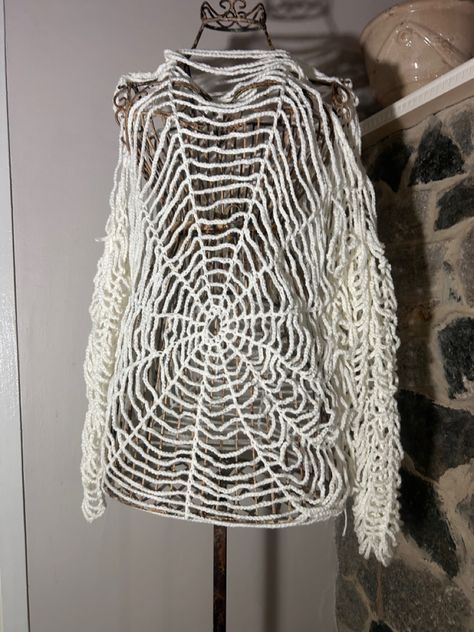 Crotchet for Halloween Spider Web Clothing, Spider Inspired Fashion, Spider Inspired Outfit, Spider Themed Outfit, Spider Web Crochet, Spider Outfit, Spider Web Shirt, Spider Fashion, Spider Web Dress