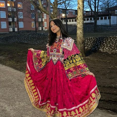 Afganistan Traditional Dresses, Afghanistan Culture Traditional Dresses, Pink Afghan Dress, Arab Clothing, Afghan Music, Kochi Afghan Dress, Nursing Wallpaper, Gand Afghani Dress, Arabic Clothing