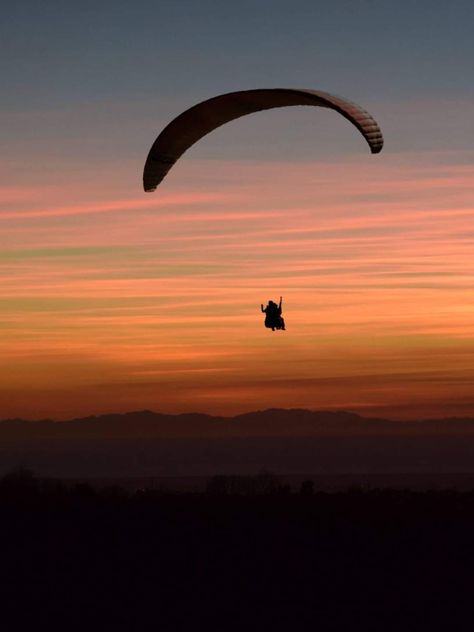 Parachute Jump Aesthetic, Skydive Aesthetic, Parachute Aesthetic, Paragliding Aesthetic, Skydiving Aesthetic, Young Wild Free, Vision Board Images, Adventure Travel Explore, Visual Board