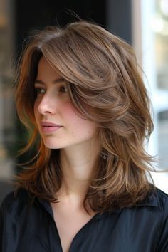 Layering Haircut For Medium Hair, Haircuts To Give Volume Long Hair, Medium Size Hairstyles, Best Haircuts For Volume, Medium Length Hair With Layers Volume, Medium To Short Layered Haircuts, Hair Styles Layers Medium, Haircut Inspo Short Layered, Medium Volume Haircut