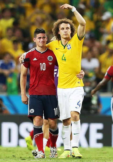 James Rodriguez and David Luiz. Great sportsmanship from David Luiz James Rodriguez Colombia, James Rodrigues, Football Photography, Football Drills, Soccer Life, Soccer Drills, James Rodriguez, Football Is Life, Soccer News