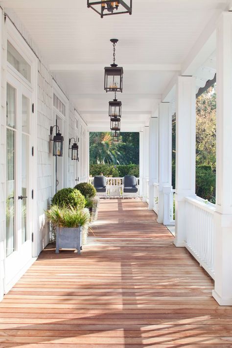 Mandeville Canyon | William Hefner William Hefner, Summer Front Porch Decor, Holistic Design, Summer Front Porches, Easy Decor, Summer Porch, Architecture Landscape, Casa Exterior, Up House