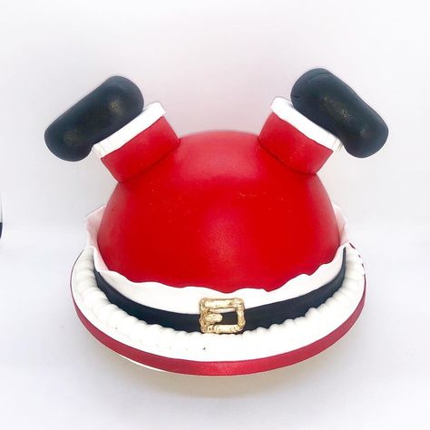 Fondant Santa, Cinderella Cakes, Cake For Christmas, Christmas Fondant, Santa Cake, Christmas Themed Cake, Cakes To Make, Pinata Cake, Cake Christmas