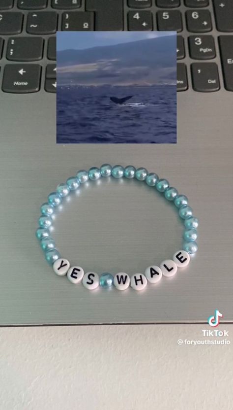 Frendship Bracelets, Cute Friendship Bracelets, Taylor Swift Tour Outfits, Sperm Whale, Friendship Bracelets With Beads, Friendship Bracelets Designs, Estilo Taylor Swift, Taylor Swift Funny, Taylor Swift Outfits