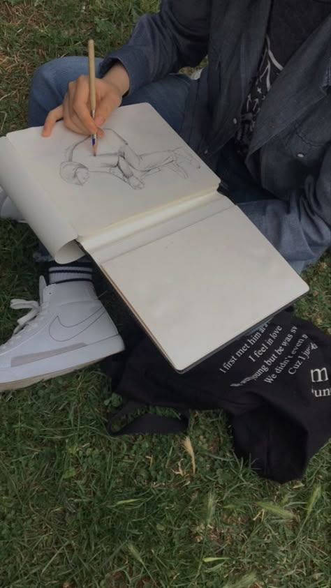 Person Sketching Aesthetic, A Person Drawing Aesthetic, Sketching Asthetic Picture, Guy Artist Aesthetic, Art Person Aesthetic, Drawing Pencils Aesthetic, Sketching Outside Aesthetic, Drawing Core Aesthetic, Hobby Drawing Aesthetic