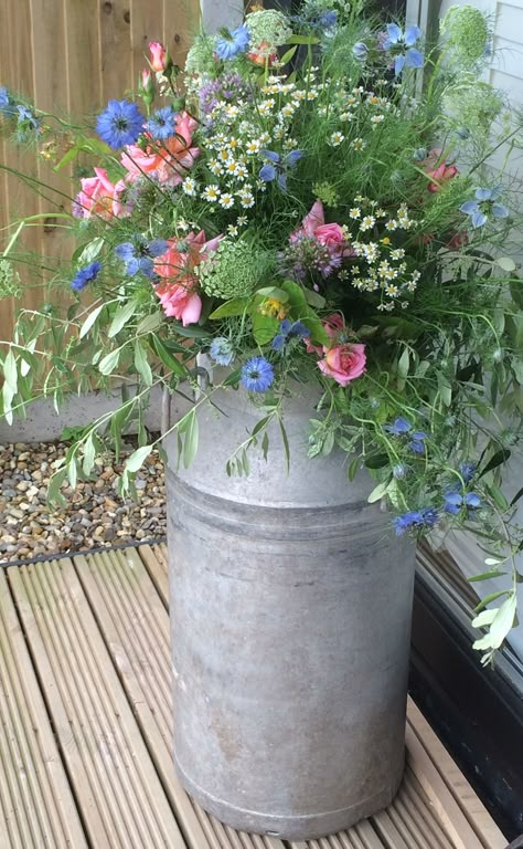 Milk churn with wild flowers Wild Flower Pots, Milk Churn Planter, Milk Can Planter Ideas, Milk Churn Ideas, Milk Can Wedding Decor, Milk Can Flower Arrangements, Milk Can Garden Ideas, Can Garden Ideas, Milk Can Planter