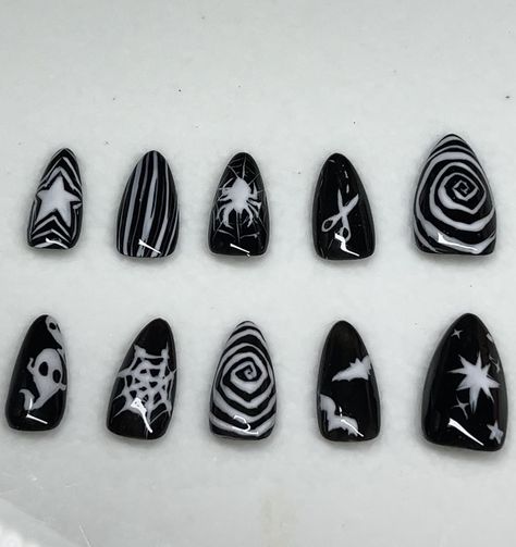 Cool Black And White Nail Designs, Punk Black Aesthetic, White On Black Nails, Black Nail Designs Goth, Black And White Spiral Nails, Nails With Spirals, Tim Burton Nail Ideas, Spiral Design Nails, Black And White Goth Nails