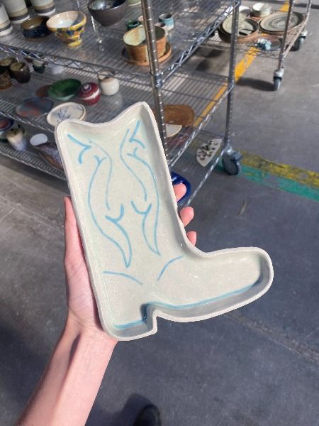 Wrangle your trinkets in Western style with this ceramic Cowboy Boot dish! 🌵🏜️ Handcrafted with rustic charm, it's perfect for holding small treasures 🌟💍 Embrace the spirit of the Wild West and add a touch of whimsy to your decor. 🤩🎉 Makes a unique gift for coastal cowgirls and western dreamers Western Ceramics Ideas Pottery, Air Dry Clay Cowboy Hat, Cowboy Boot Ceramic, Western Ceramic Ideas, Western Clay Projects, Western Clay Ideas, Ceramic Cowboy Boot, Slab Clay Projects, Western Jewelry Holder