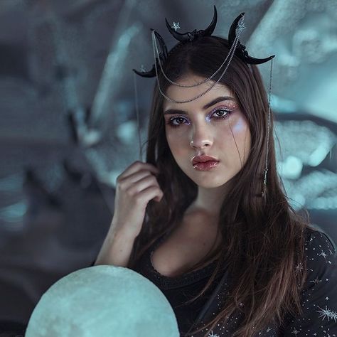 💚 Costurero Real 💚 on Instagram: “What do you think about our new Crescent Moons headpiece?  Beautifull @juditgr2 and @saraferraroart wearing it in photos by @alassie  You…” Pagan Makeup, Moon Headpiece, Moon Tiara, Edm Outfit, Moon Costume, Moon Chain, Chain Headband, Moon Fairy, Goddess Costume