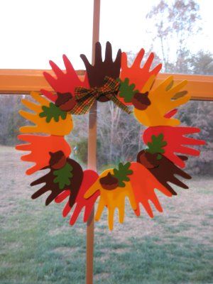 Teaching with TLC: Fall Art Projects Qtip Painting, Handprint Wreath, Fall Classroom, Classroom Idea, Construction Paper Crafts, Fall Art Projects, Thanksgiving Art, Fall Craft, Daycare Crafts