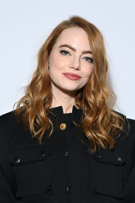 Emma Stone Red Hair, Light Red Hair Color, Louis Vuitton Fashion Show, Emma Stone Gwen Stacy, Emma And Andrew, Emma Stone Hair, Light Red Hair, Red Hair With Highlights, Billy Butcher