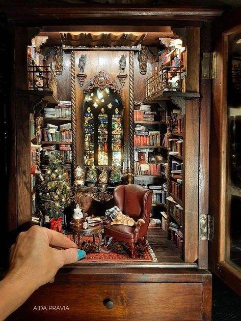 The Intricate Hand Painted Miniatures of Aida Pravia | Patreon Old Wooden Wardrobe, Library Closet, Library Scene, Table With Lamp, Houses Inside, Christmas Presents For Dad, Room Box Miniatures, Dolls House Shop, Christmas Diorama