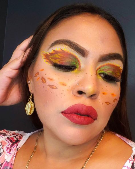 Autumn Leaf Makeup, Leaf Makeup, Thanksgiving Makeup Looks, Thanksgiving Makeup, Lip Color Shades, Latina Makeup, Orange Makeup, Fall Makeup Looks, Creative Eye Makeup