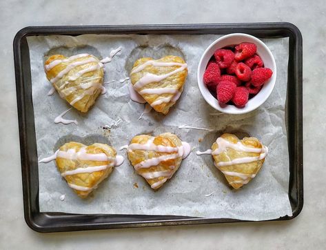 Raspberry Puff Pastry Hearts - Jessie Bakes Treats Raspberry Puff Pastry, Puff Pastry Hearts, Pastry Hearts, Valentines Day Breakfast, Raspberry Pie Filling, Overnight Cinnamon Rolls, Puff Pastry Filling, Raspberry Pie, Easy Valentines