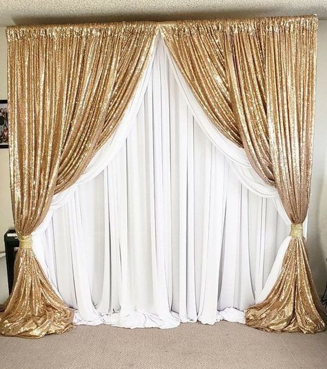 Gold Backdrop Ideas, Gold And White Backdrop, Curtain Backdrop Wedding, Crystal Centerpieces Wedding, Entrance Door Decor, Backdrop Draping, Gold Drapes, Church Christmas Decorations, Stage Curtains