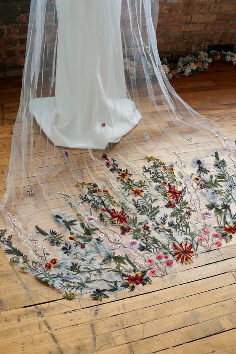 Unique Wedding Veils Floral, Floral Veil Wedding, Floral Veils, Wildflower Veil, Green Veil, Floral Wedding Veil, Floral Wedding Veils, Bride Vibes, Wildflower Wedding Theme