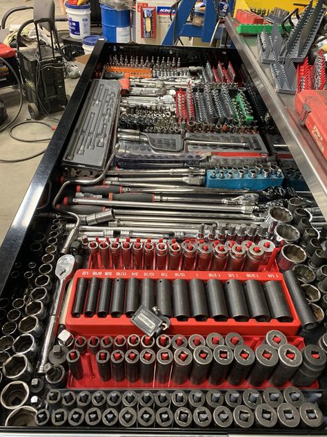 Socket Drawer Matco Tool Box, Tool Drawer Organizer, Mechanic Tool Box, Old Tool Boxes, Box Organization, Wrench Organizer, Garage Workshop Plans, Snap On Tools, Garage Organisation