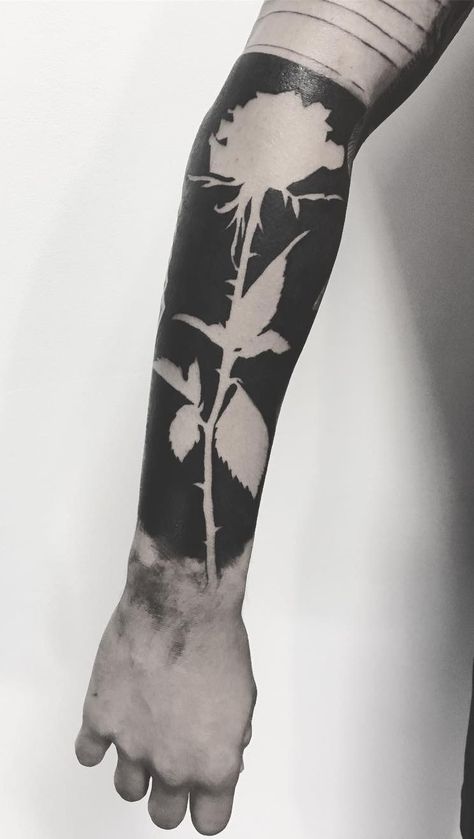 Shadow Tattoo Ideas, Blacked Out Tattoo, Negative Tattoo, Negative Space Tattoo, Phönix Tattoo, Diy Tattoo Permanent, Shadow Tattoo, Solid Black Tattoo, Blackout Tattoo