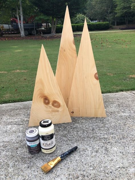 Diy Wooden Angels How To Make, Plywood Christmas Tree Diy, Diy Wooden Holiday Decor, Gnomes Made Of Wood, Decorative Wooden Christmas Trees, Simple Wood Christmas Tree, Table Top Wood Christmas Trees, Diy Wood Tree Decor, Wooden Xmas Trees Farmhouse