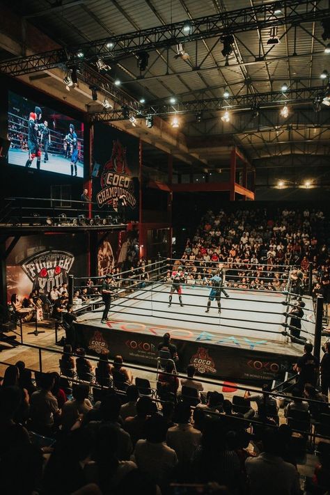 Victoria Clark, Boxing Rings, Boxe Thai, Boxing Ring, Boxing Match, People Crowd, People Pictures, Sports Center, Boxing Gym