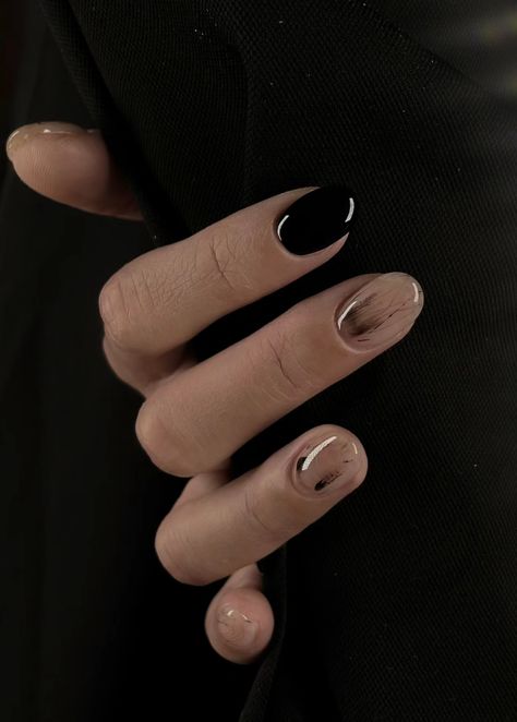 Short Gel Nails Korean, Short Black Nail Art, Summer Dark Nails, Minimalistic Nails Design, Black Manicure, Dark Nail, Minimal Nails Art, Witchy Nails, Mens Nails