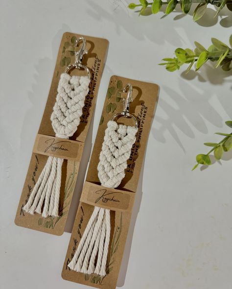 Macrame Packaging, Keychain Gift Tag, Crochet Tags, Macrame Inspiration, Business Board, Thanks Card, April 21, Keychain Gift, Friendship Bracelet Patterns