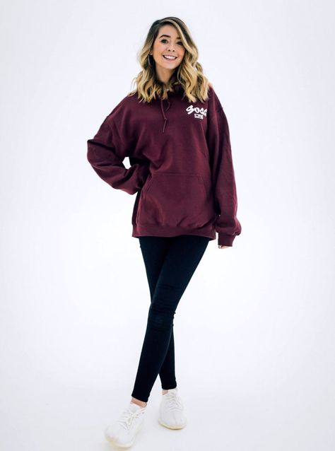 Maroon Hoodie Outfit, Zoe Sugg, Burgundy Hoodie, Maroon Hoodie, Jordan Grey, Zoella, Hoodie Outfit, Cute Fashion, Capsule Wardrobe