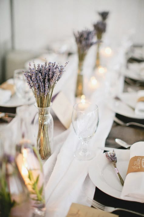 Lavender Wedding Centerpieces, Simple Wedding Table Decorations, Lavender Centerpieces, Wedding Table Centerpieces Diy, Lavender Wedding Theme, Table Centerpieces Diy, Wedding Notebook, Diy Wedding Table, Table Centerpiece Decorations