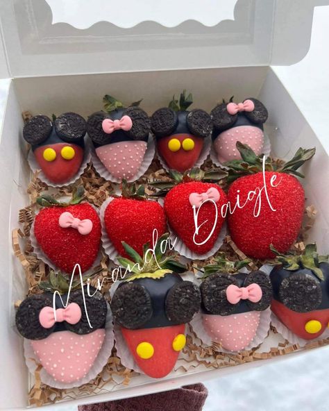 Minnie Mouse Chocolate Covered Strawberries, Minnie Mouse Strawberry Covered, Mickey Chocolate Covered Strawberries, Mickey Strawberries, Minnie Mouse Chocolate Strawberries, Chocolate Strawberries Designs, Mickey Mouse Chocolate Strawberries, Mickey Mouse Strawberries, Chocolate Covered Strawberries Theme