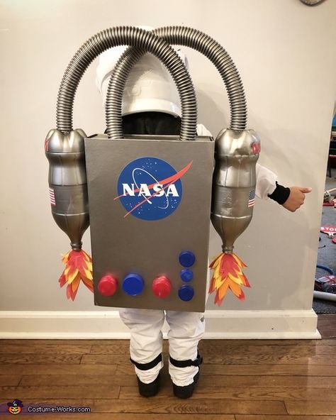 Diy Astronaut Costume, Astronaut Diy, Kids Astronaut Costume, Astronaut Halloween Costume, Astronaut Halloween, Space Costumes, Astronaut Costume, Astronaut Helmet, Jet Pack