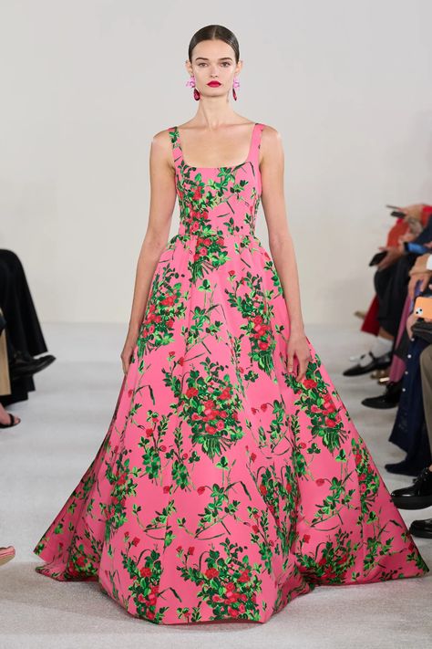 Carolina Herrera Spring 2023 Ready-to-Wear Fashion Show | Vogue Spring 2023 Ready To Wear, Design Moda, 2023 Ready To Wear, Fashion Week Runway, Spring 2023, Runway Collection, Gorgeous Gowns, Carolina Herrera, Primavera Estate