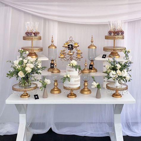 Gold Cake Table, Gold Dessert Table, White Dessert Tables, Gold And White Cake, Wedding Dessert Table Decor, Bridal Shower Desserts Table, White And Gold Wedding Cake, Sweet Table Wedding, Bridal Shower Desserts