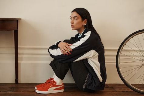 Dua Lipa Wears Archival Puma In New “Forever. Classic” Lookbook (Exclusive) Lauren Leekley, Iconic Street Style, Style Staples, Distressed Leather Jacket, Simple Summer Outfits, Sport Inspiration, 1980s Fashion, Dua Lipa, Look Book