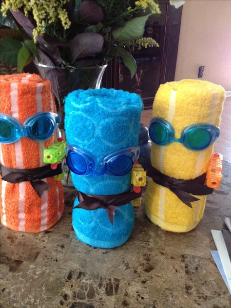 Pool party gift ideas "towel minions" Pool Party Gift, Pool Party Kids, Splash Party, Pool Party Favors, Sweet 17, Swim Party, Pool Birthday, Luau Birthday, Beach Themed Party