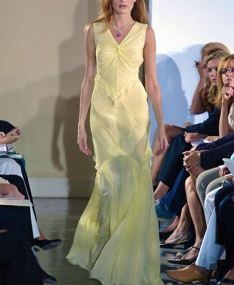 badgley mischka ss2003 Badgley Mischka Dress, Country Fashion Women, Iconic Dresses, Maxi Skirt Dress, Love Travel, Travel Fashion, Guest Outfit, Fashion Books, Lookbook Outfits