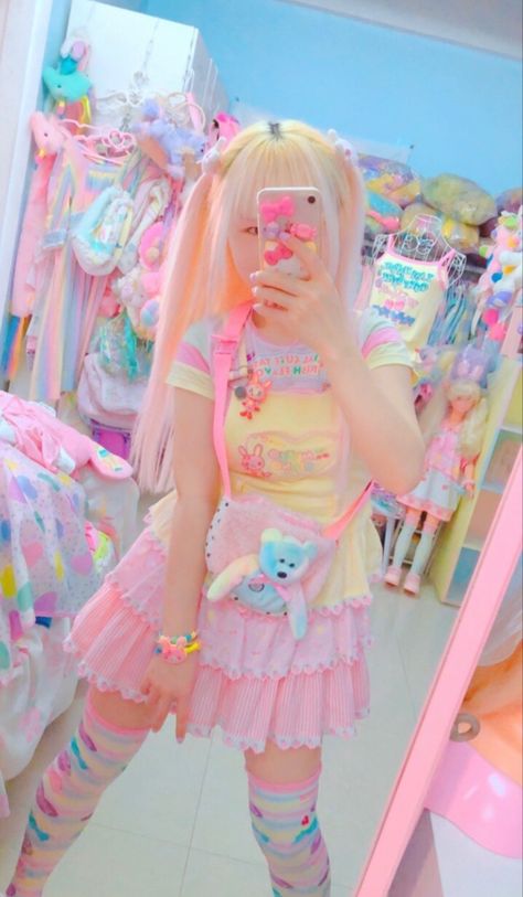 Decora Outfits Pastel, Bubblegumcore Aesthetic Outfits, Kidcore Pastel Outfit, Soft Kidcore Outfits, Yume Kawaii Outfit Ideas, Pastel Clowncore Fashion, Candy Core Outfits, Candycore Outfits, Pastelcore Outfits