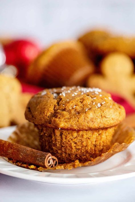 Low Calorie Gingerbread, Gingerbread Muffins Recipe, Sour Cream Muffins, Biscuit Donuts, Pumpkin Gingerbread, Gingerbread Muffins, Tin Recipes, Buttered Vegetables, Sanding Sugar