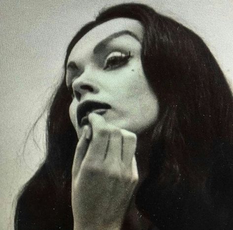 90's AMERICA on Instagram: “Maila Nurmi as Vampira wearing Vampire costume in The Vampira Show (1954). Costume by Maila Nurmi. It's a perfect Halloween costume inspo…” Vampira Maila Nurmi, Maila Nurmi, Septième Art, Retro Horror, Vintage Horror, Dark Feminine, Classic Horror, Horror Art, Old Hollywood