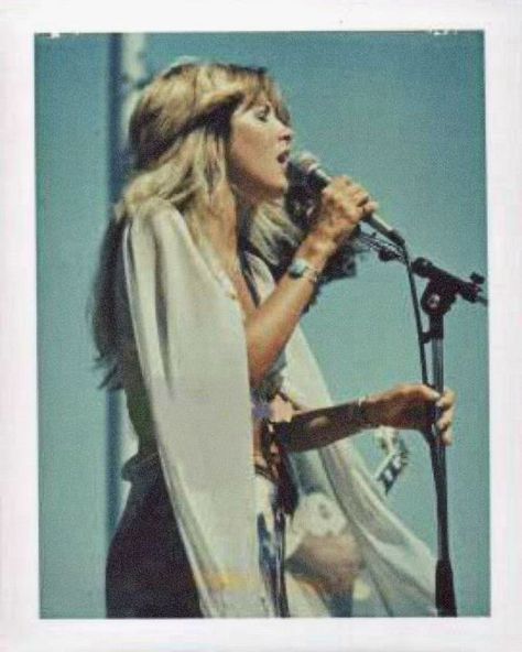 stevie nicks Romain Gary, Stevie Nicks Style, Lindsey Buckingham, Stevie Nicks Fleetwood Mac, She Wolf, White Witch, Singing In The Rain, Axl Rose, Collage Vintage