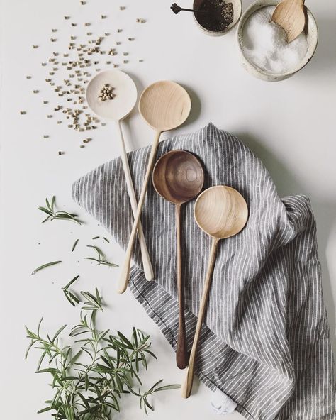 Kitchen Items Photography, Spoon Photography Ideas, Kitchen Flat Lay, Kitchen Tools Photography, Tableware Photography, Wood Cutlery, Tea Lounge, Cooking Photos, Bamboo Cups