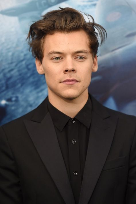 Dunkirk Premiere, Harry Styles Dunkirk, Harry Styles Hair, Stylish Mens Haircuts, Gambar One Direction, Hair Evolution, Harry Styles Hot, Harry Styles Cute, Haikou