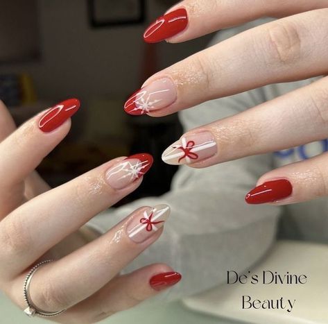 Christmas Ribbon Nail Art, Ribbon Nails Art, Ribbon Nails Aesthetic, Mail Inspo Christmas, Winter Christmas Nails Acrylic Red, Red Nails With Ribbon, Christmas Nail Inspo 2023, Winter Nail Aesthetic, Christmas Nails Ribbon